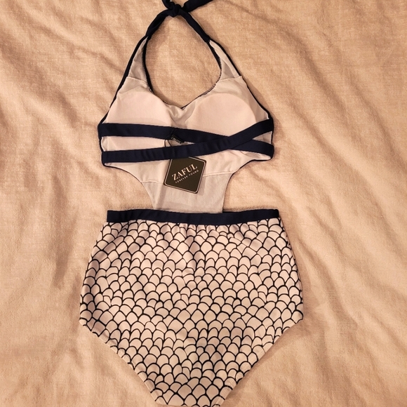 NWT Zaful One Piece Cut Out Swimsuit - Picture 2 of 2